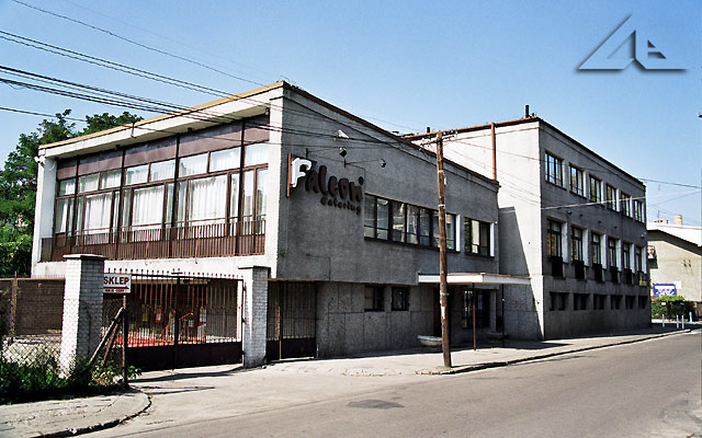 Restauracja 'Falcon' przy ulicy Mickiewicza mie¶ci siê vis a vis kina 'Kultura'.<br>W tym budynku znajdowa³a siê restauracja 'Staropolska'.