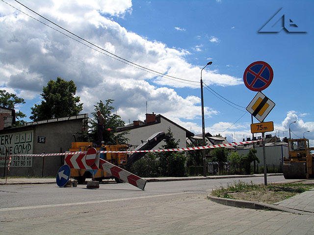 Remont odcinka ulicy Wileñskiej przy budynku firmy BJM (dawniejszym biurowcu huty szk³a)