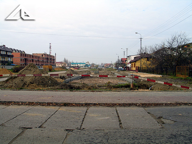 Widok z ulicy Lipiñskiej w kierunku pó³nocnym na nowy ¶lad drogi ulicy Reja.
