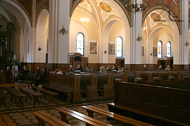 Wielkopiątkowe czuwanie modlitewne w trakcie Triduum Paschalnego w parafii pw. Matki Bożej Częstochowskiej