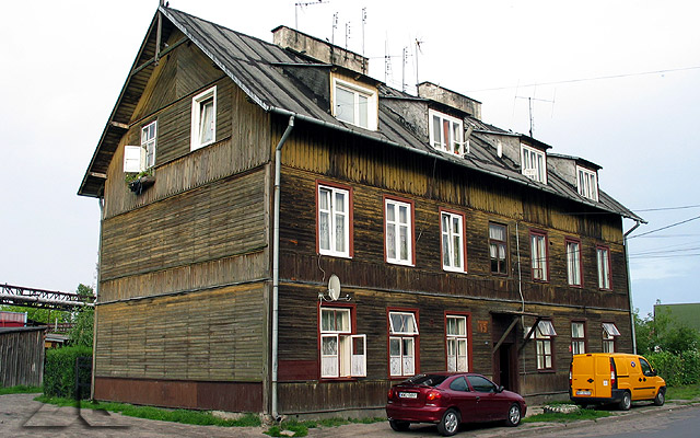 Na ulicy Sikorskiego ko³o "grzybka" stoi stary dom, który pamiêtam od pocz±tku moich dni :)
